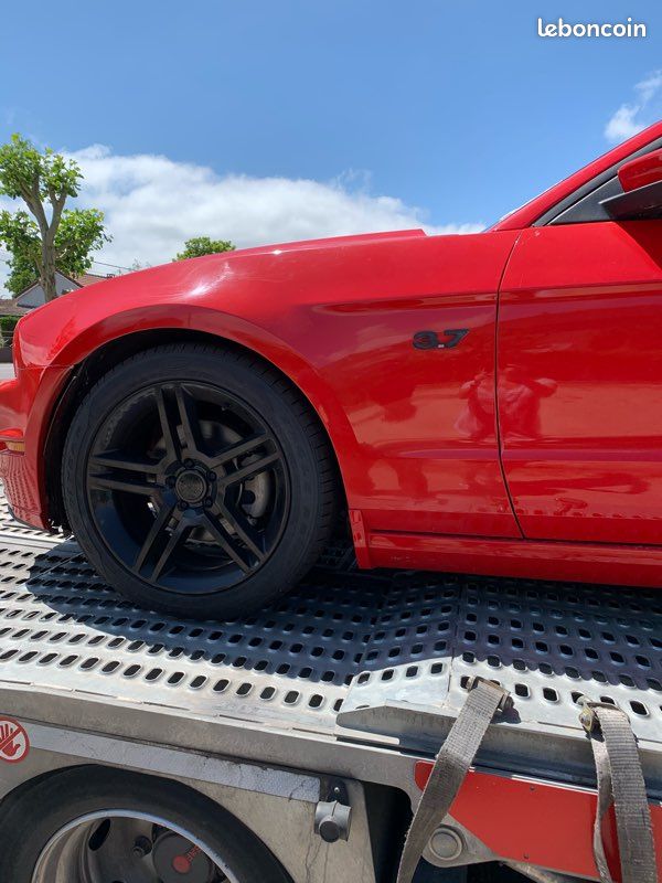 Ford mustang (image 2)
