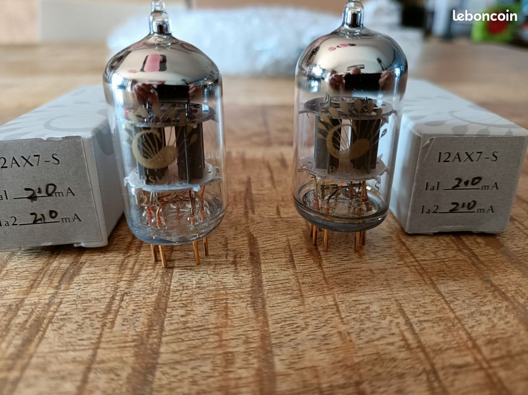 Paire De Tubes 6N2P-EV / 12AX7 / ECC83 – Neufs Dans Leur Boîte – Bouclier Argenté – Marque Reflector – Fabriqué En Russie