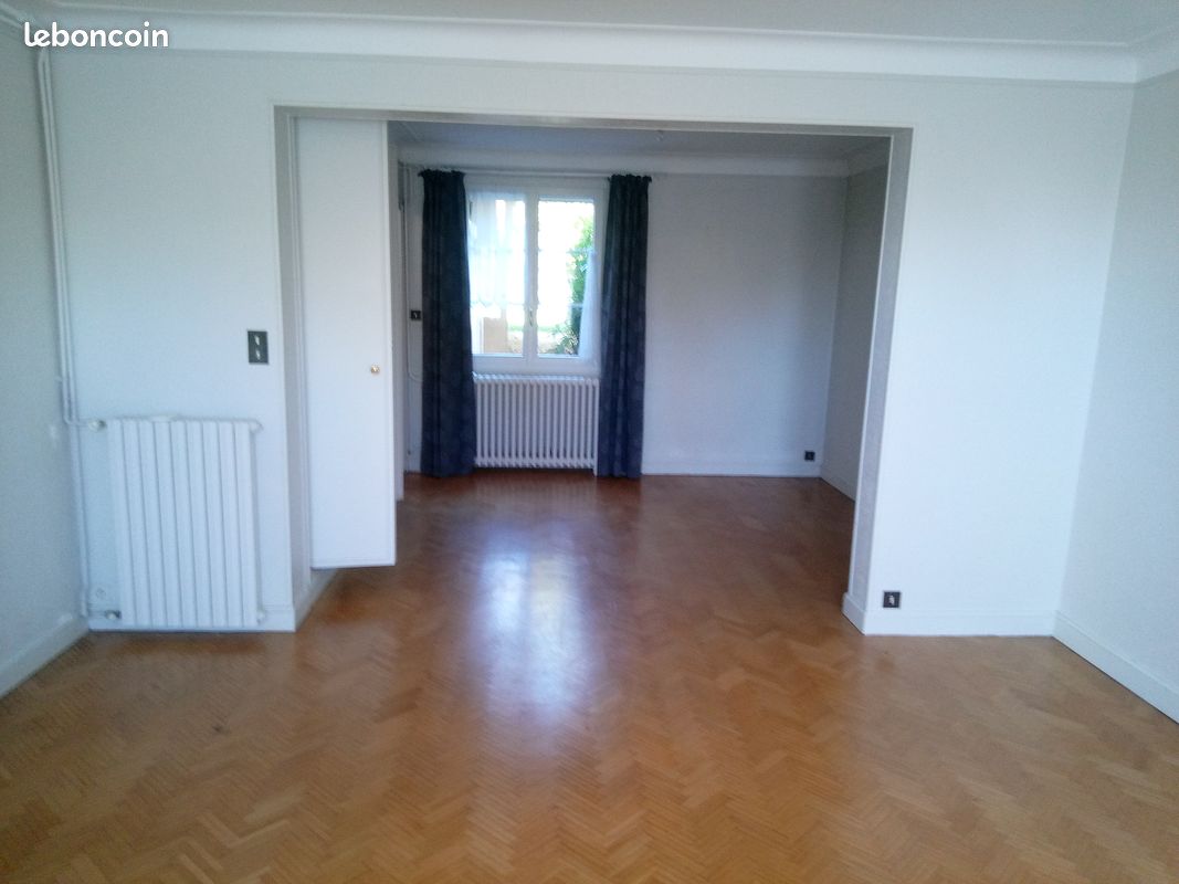 Maison 5 pièces 160 m² · à Saint-Pierre-de-Varennes · 160 m² · 155 000 €