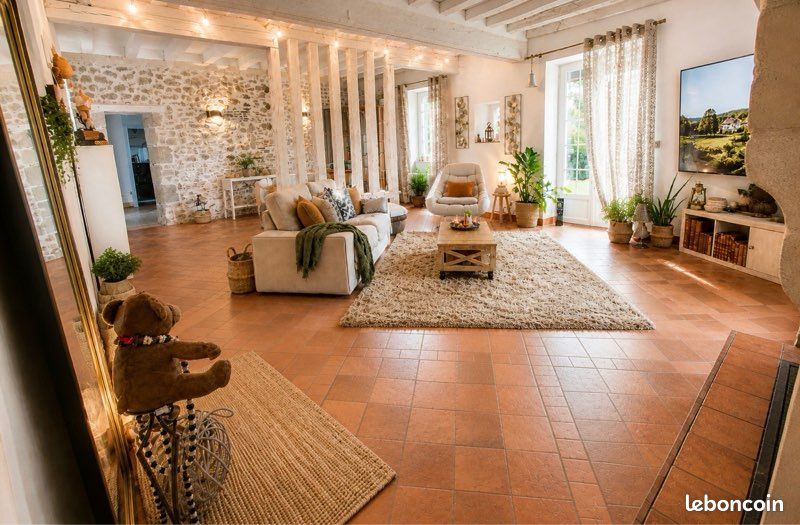 Maison 5 pièces 144 m² · à Saint-Denis-de-l'Hôtel · 144 m² · 326 600 €