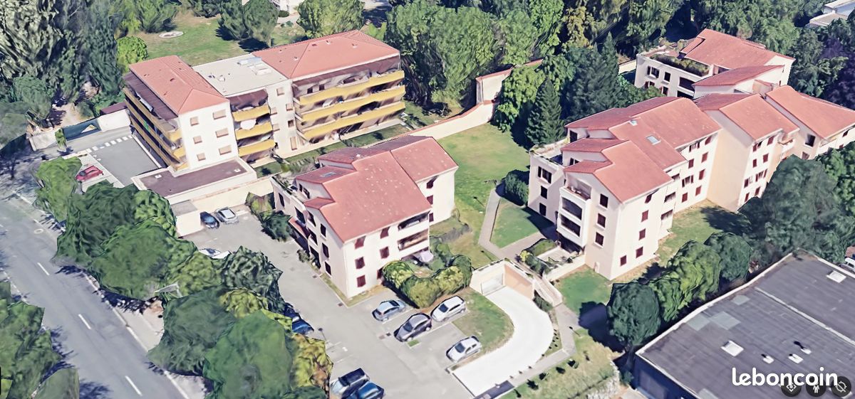 Appartement 3 pièces 70 m² · à Saint-Genis-Laval · 69,6 m² · 980 €/mois