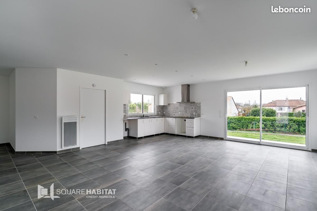Maison 5 pièces 121 m² · à Ambarès-Et-Lagrave · 121 m² · 1 500 €