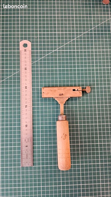 Matériel de reliure : Composteur police caractère 607 (image 1)