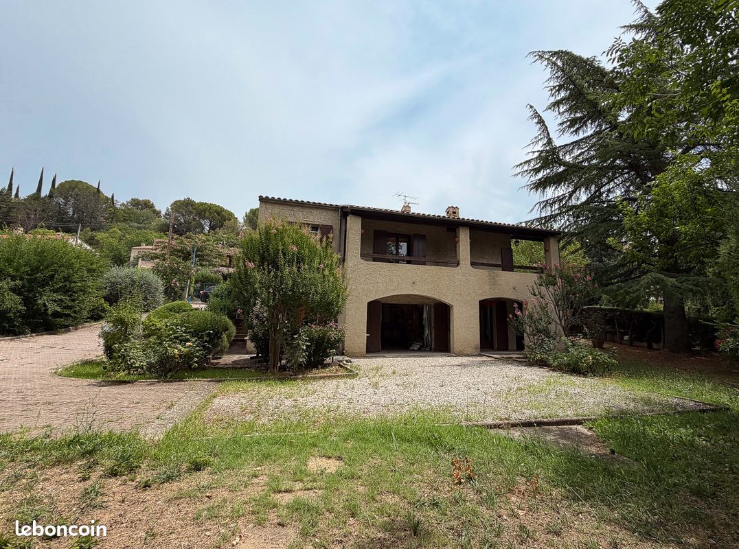 Maison 5 pièces 140 m² · à Gréoux-les-Bains · 140 m² · 374 000 €