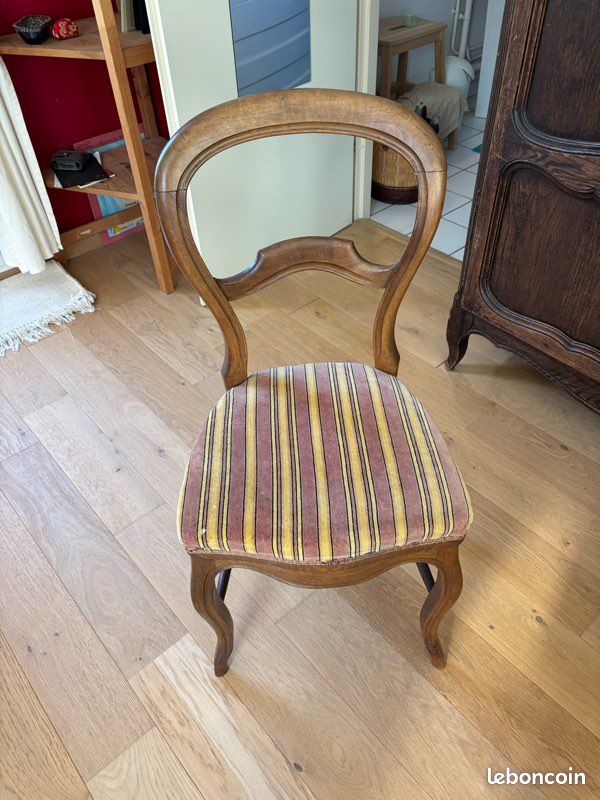 Fauteuil type Voltaire et ses deux chaises (image 4)