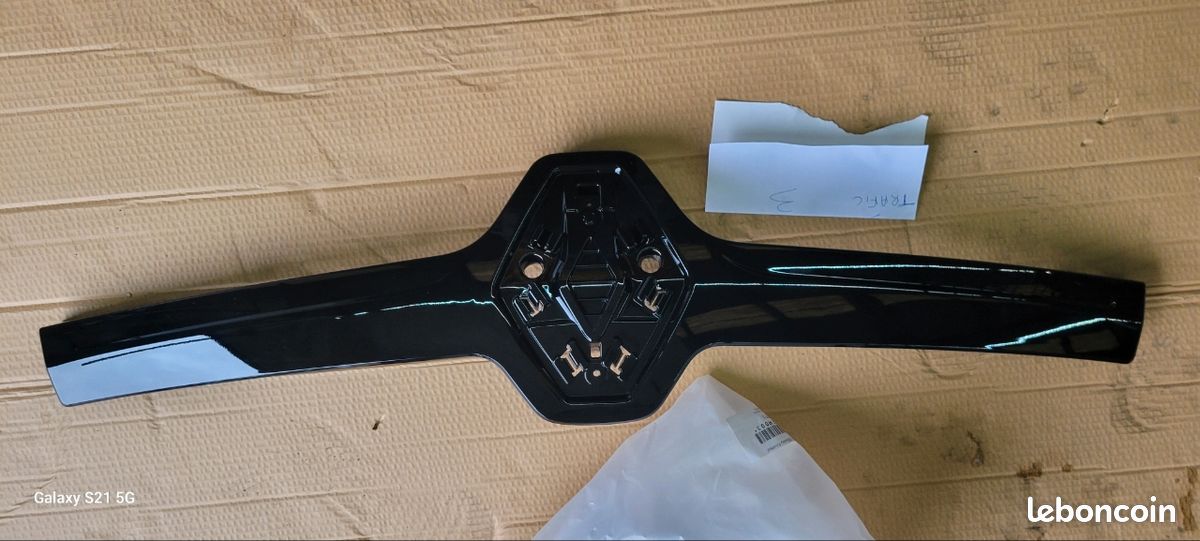 Calandre superieur renault trafic 3 ph 1 noir (image 1)