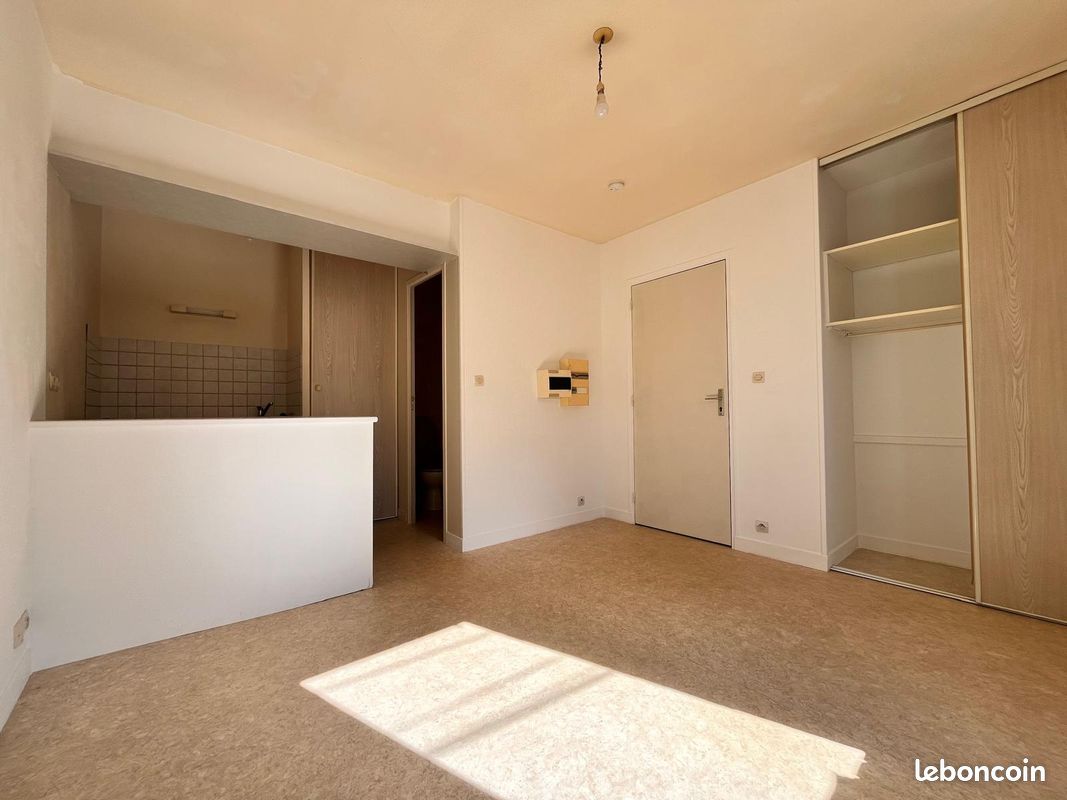 Appartement 1 pièce 17 m² · à Lesneven · 17 m² · 300 €/mois