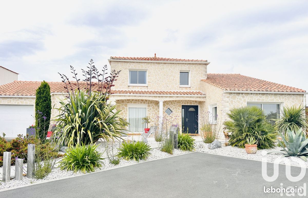 Maison 5 pièces 153 m² · à Brem-sur-Mer · 153 m² · 455 500 €