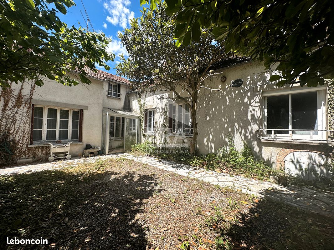 Maison 6 pièces 160 m² · à Laval-en-Brie · 160 m² · 199 000 €