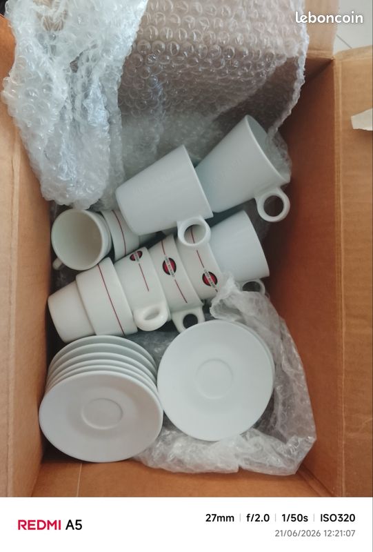 Lampes et des tasses de cafe (image 2)