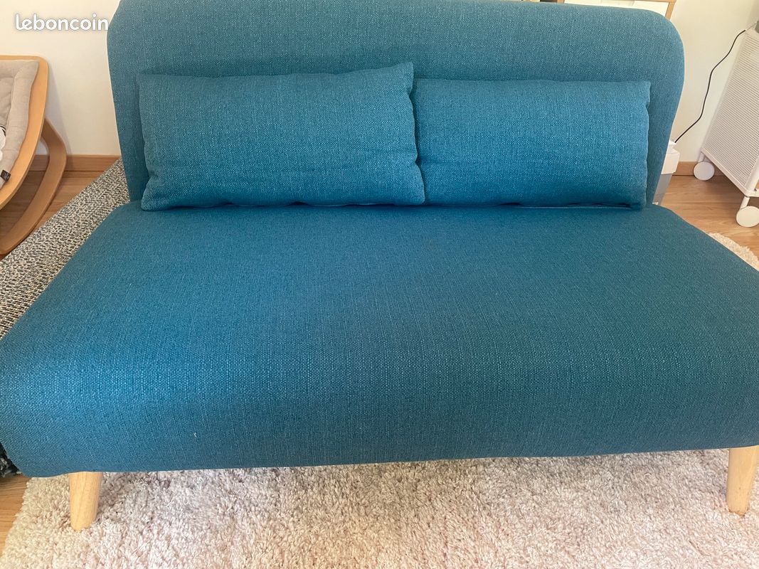 Chauffeuse 2 places convertibles marque Miliboo en tissu bleu canard (image 1)