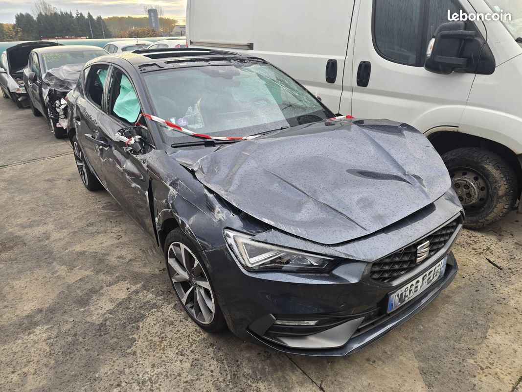 Seat leon FR E-hybrid 204cv accidentée (image 1)