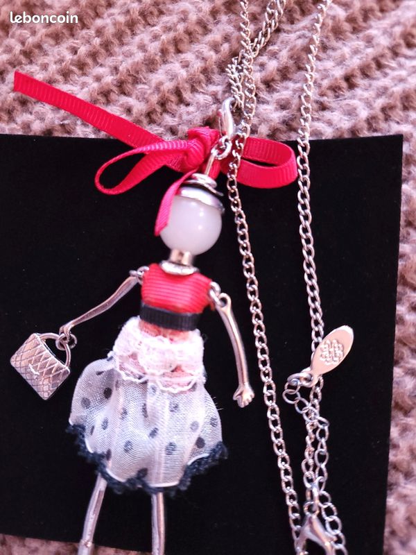 Sautoir Fantaisie Avec Pendentif Poupée - Chaîne Plate Argenté, Noir Et Rose