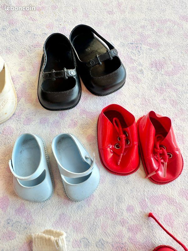 Paire Noire De Chaussures Pour Hommes En Cuir Brillant Avec Cirage à