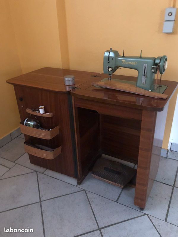 Machine à coudre ancienne (image 1)
