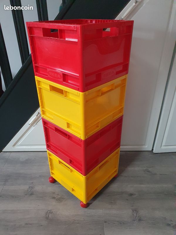 4 caisses de rangement rare vintage Ikea Märd Memphis années 1980 1990 rétro rouge et jaune dont une a roulette tres bon etat trace sur les fonds interieurs tres pratique avec leur poignée