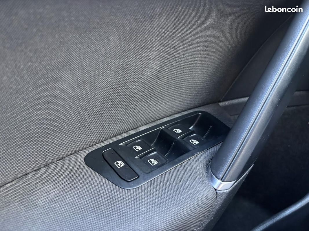 Volkswagen golf 1.5tsi 130ch - connect evo - dsg7 - carplay - digital (image 30)