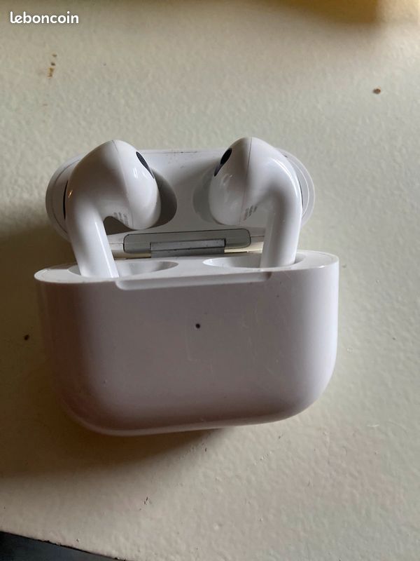 Air pods 3 (image 3)