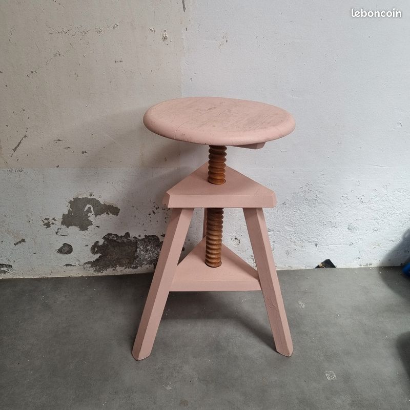 Tabouret d'architecte vintage en bois rose pâle (image 1)