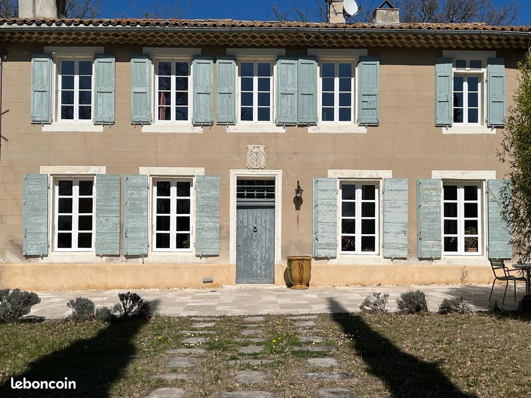 Maison 9 pièces 250 m² · à Aix-en-Provence · 250 m² · 4 500 €