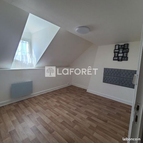 https://img.leboncoin.fr/api/v1/lbcpb1/images/d6/5e/5c/d65e5c7471de2de7f3f67c93645877990b735478.jpg?rule=ad-image