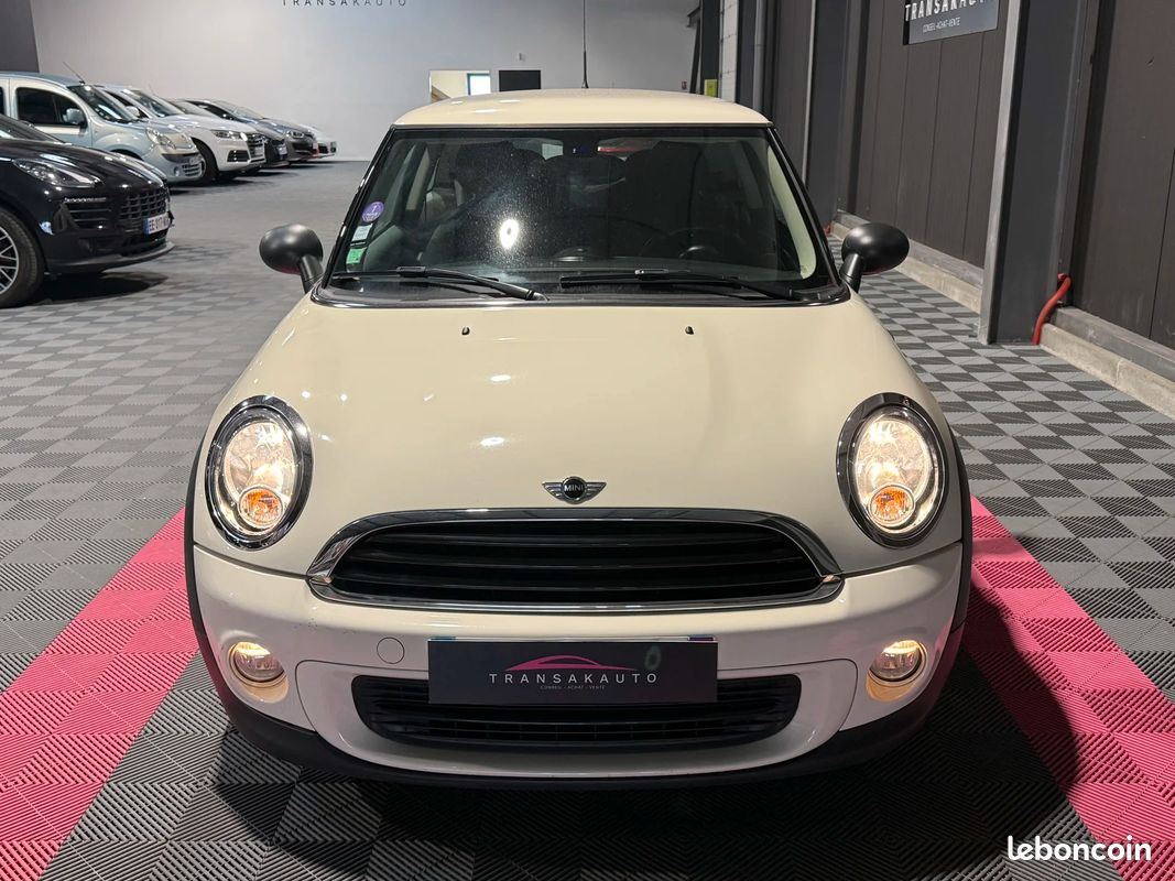Mini COOPER (R56) LCI One 1.6 i 16V 98 CV + CLIM AUTO + PHARES AUTO (image 2)