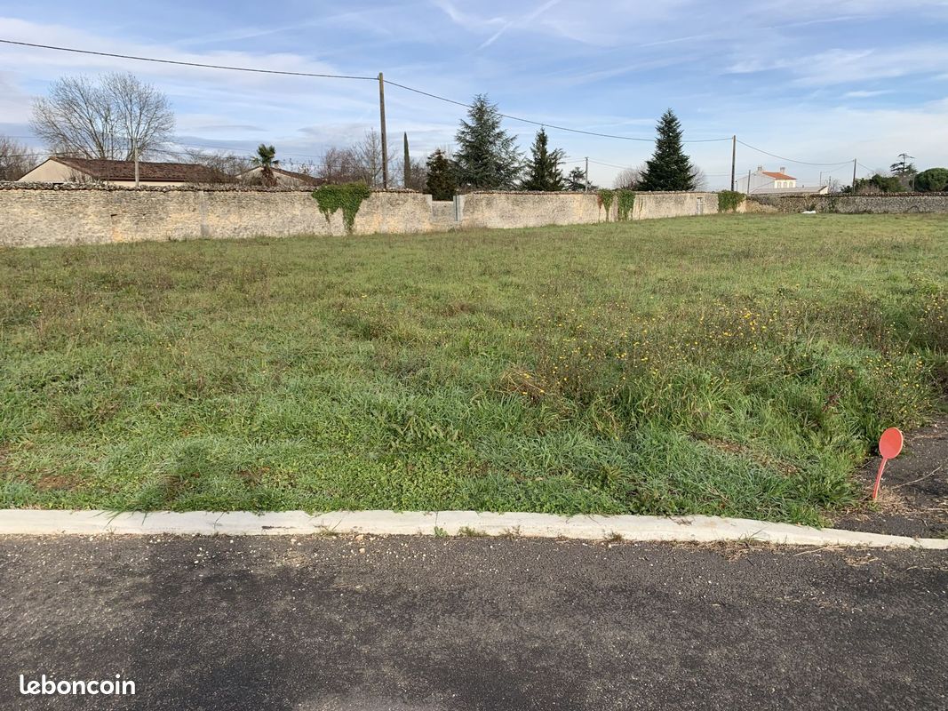 Terrain à bâtir de 442 m2 au prix de 56000 à COGNAC (16) · 56 000 €