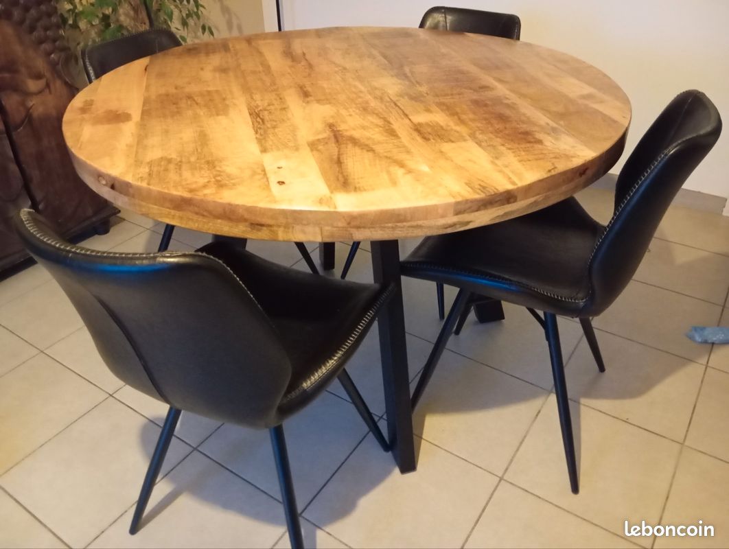 Table et 4 chaises (image 1)