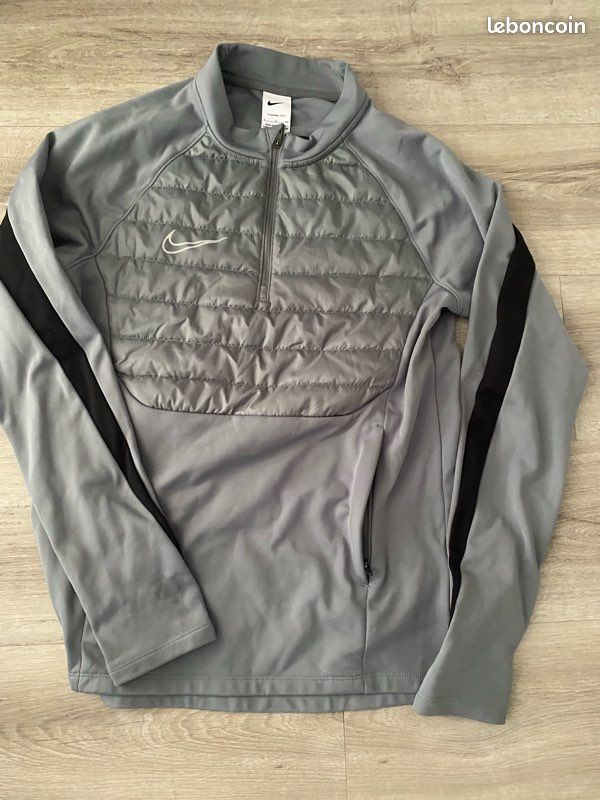 Haut nike winter warrior gris Vêtements