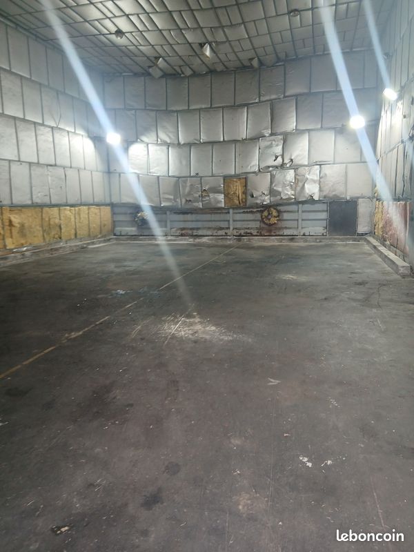 Bâtiment · à Saint-Ciers-Champagne · 500 €/mois