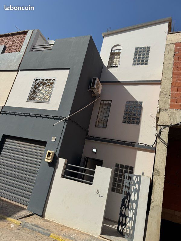 Maison 4 pièces 140 m² · à Marseille · 140 m² · 100 000 €