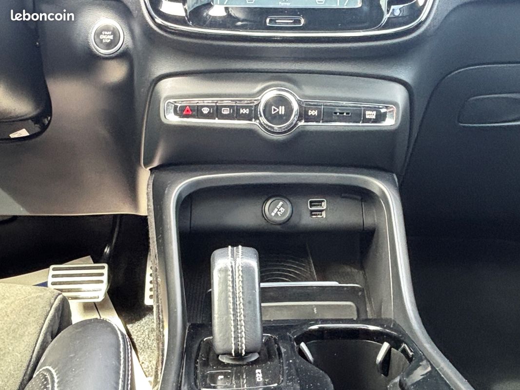 VOLVO XC40 D4 AWD AdBlue 190 ch Geartronic 8 Momentum (image 13)