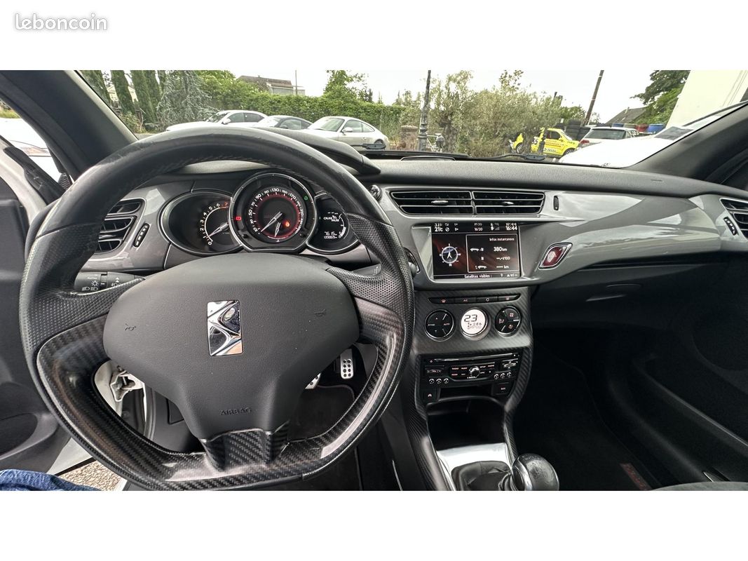 DS DS 3 1.6 THP 16V - 202 BERLINE Racing S. Loeb PHASE 1 (image 10)