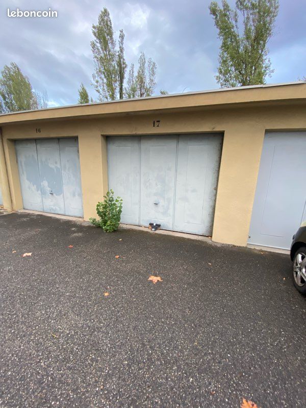 Garage individuel sur rue · à Caluire-Et-Cuire · 28 000 €