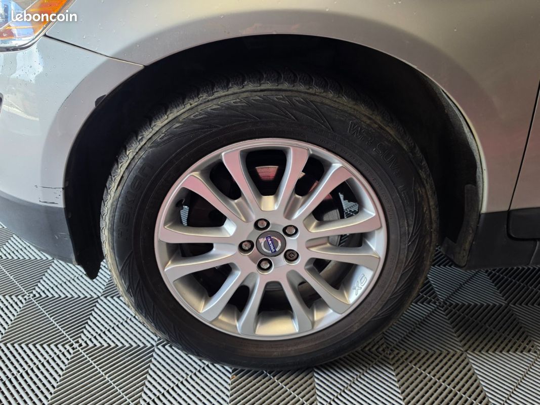 VOLVO XC60 D5 AWD Summum Geartronic A (image 25)