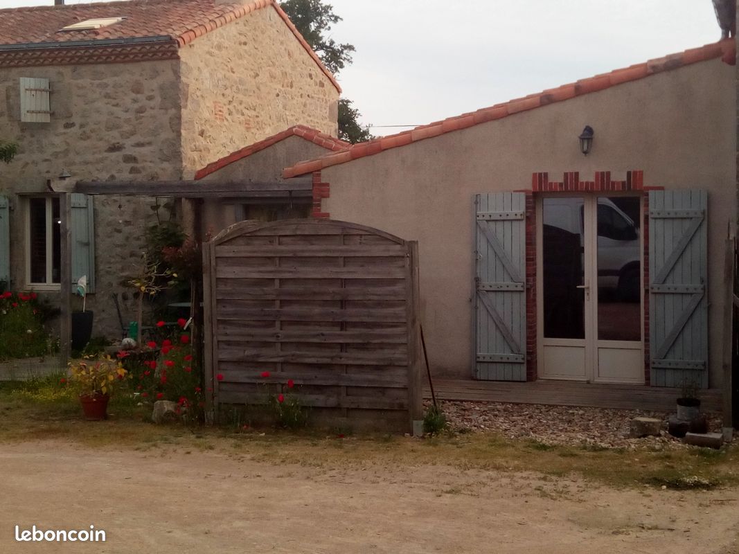 Appartement 2 pièces 38 m² · à Saint-Pierre-des-Échaubrognes · 38 m² · 360 €/mois