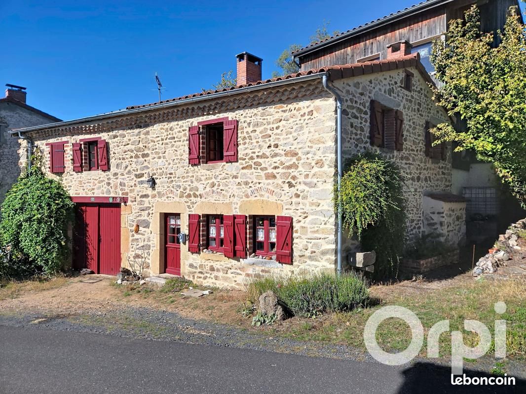 Maison 7 pièces 155 m² · à Saint-Étienne-sur-Usson · 155 m² · 239 000 €
