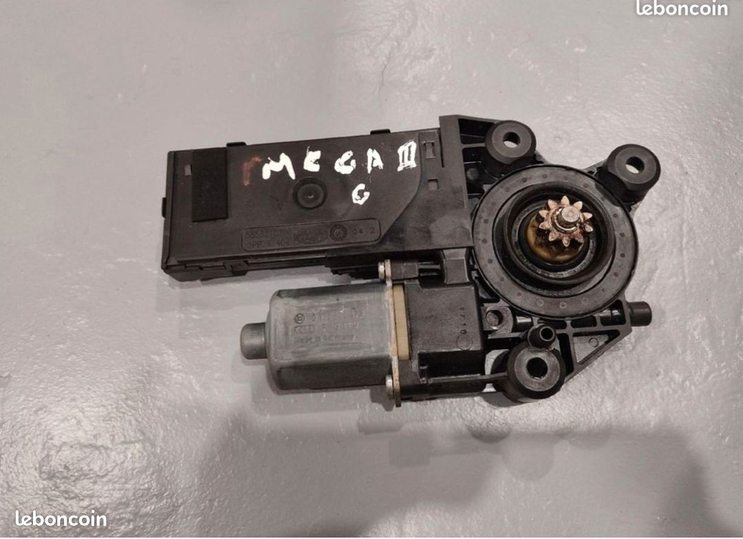 Moteur Lève Vitre avant conducteur pour Mégane 3
Je le vends suite à l'achat d'un ensemble mécanisme et moteur mais moteur était encore en état de fonctionnement.
Envoie possible à votre charge (image 1)