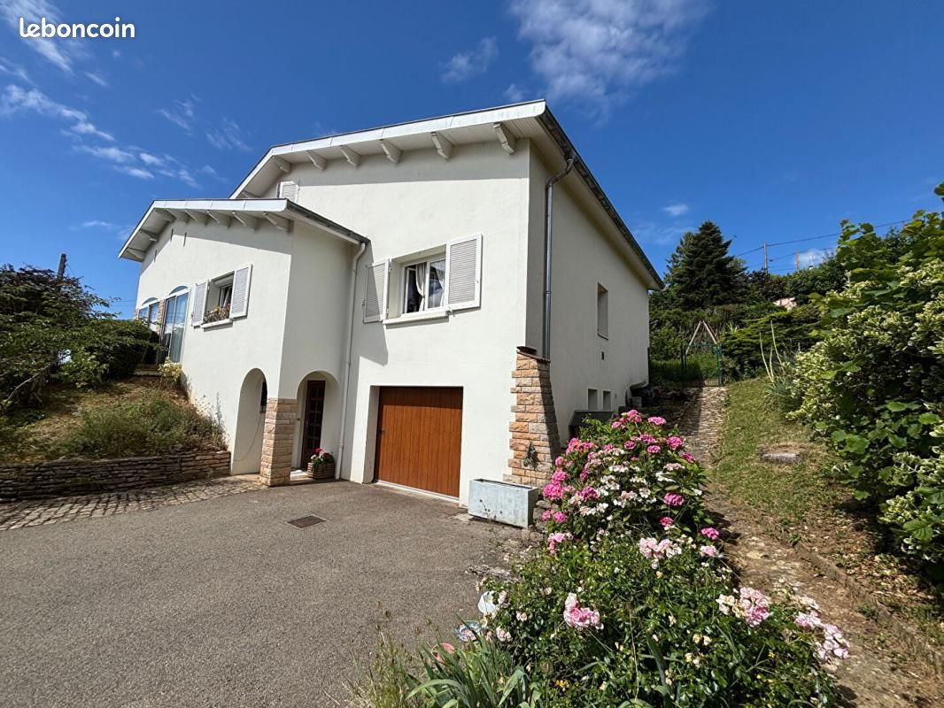 Maison 8 pièces 143 m² · à Mâcon · 143 m² · 295 000 €