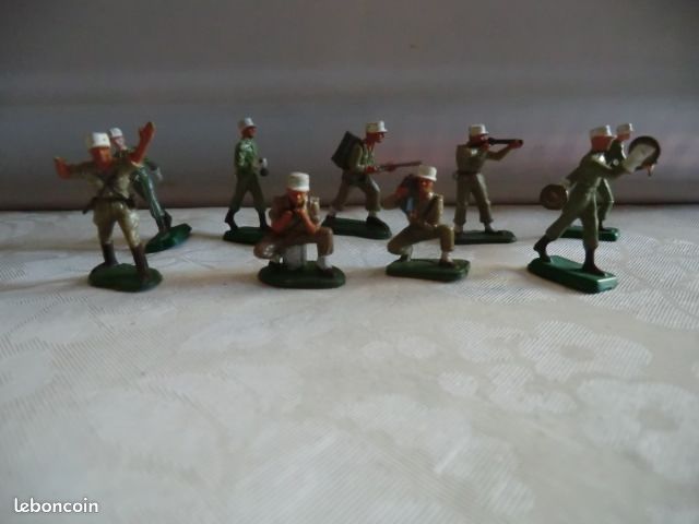 LOT 5 FIGURINE STARLUX SOLDAT bérets bleus au défilé HO 3cm 1960 ABE LOT 5 FIGURINE STARLUX SOLDAT bérets bleus au défilé HO 3cm 1960 ABE