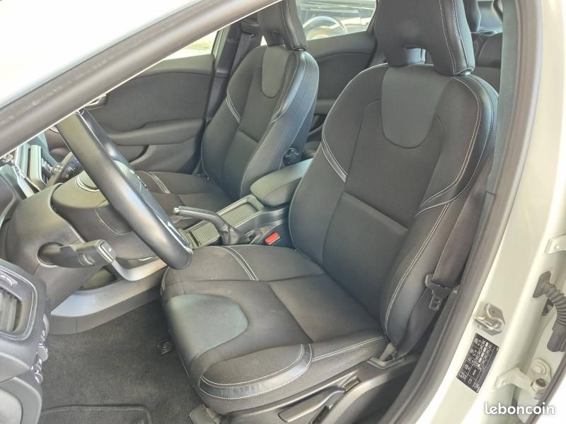 Volvo V40 D2 120ch Momentum Business Geartronic (image 13)