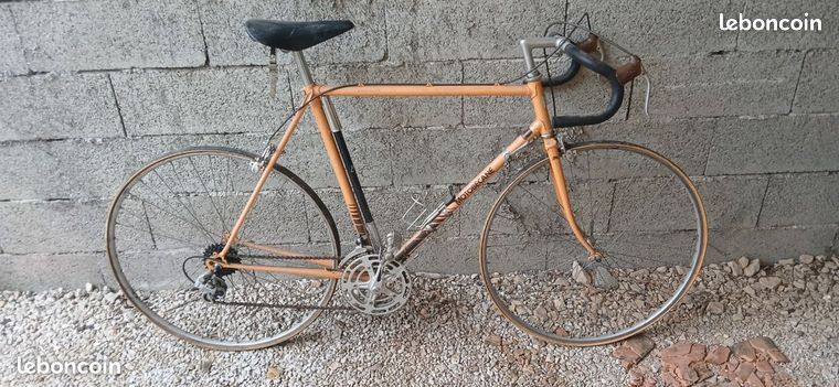 Vélo de route vintage Peugeot et Vélo route ancien Motobécane - Vélos