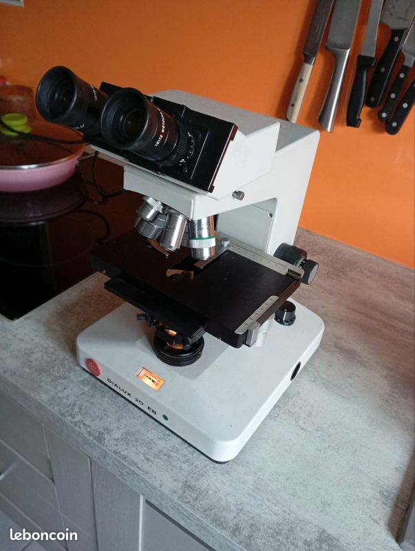Microscope professionnel (image 1)