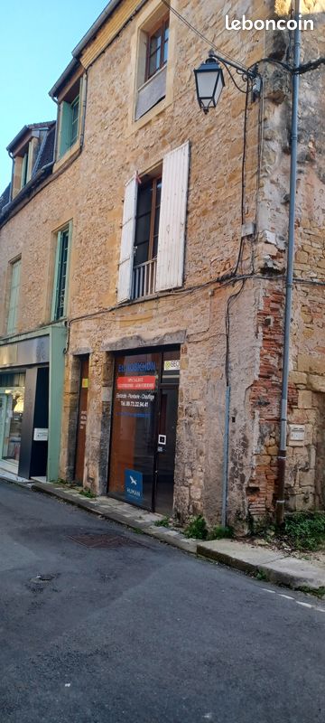 Local commercial 3 pièces 50 m² · à Excideuil · 50 m² · 290 €