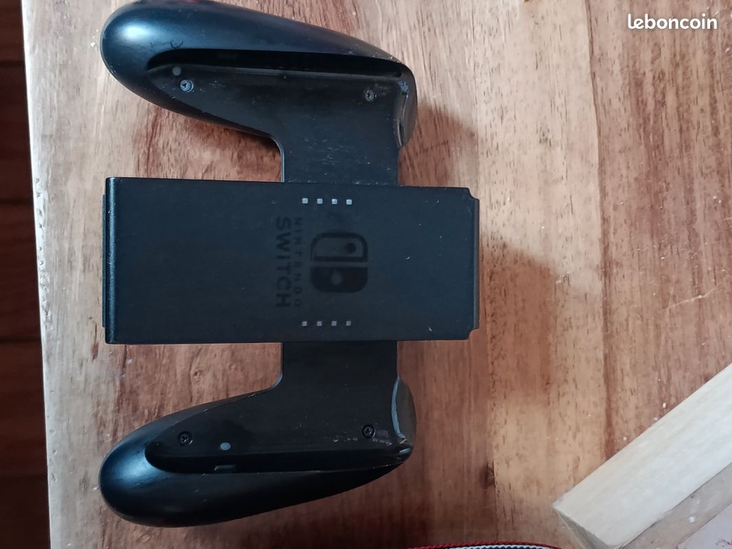 Pack Nintendo Switch + 2 Jeux (Animal Crossing, Mario Strikers...) + Housse & Chargeur (image 11)