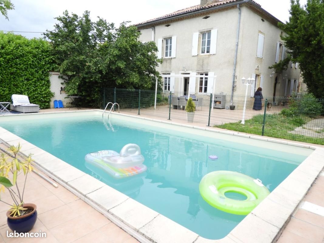 Maison 8 pièces 230 m² · à Poulan-Pouzols · 230 m² · 1 325 €/mois