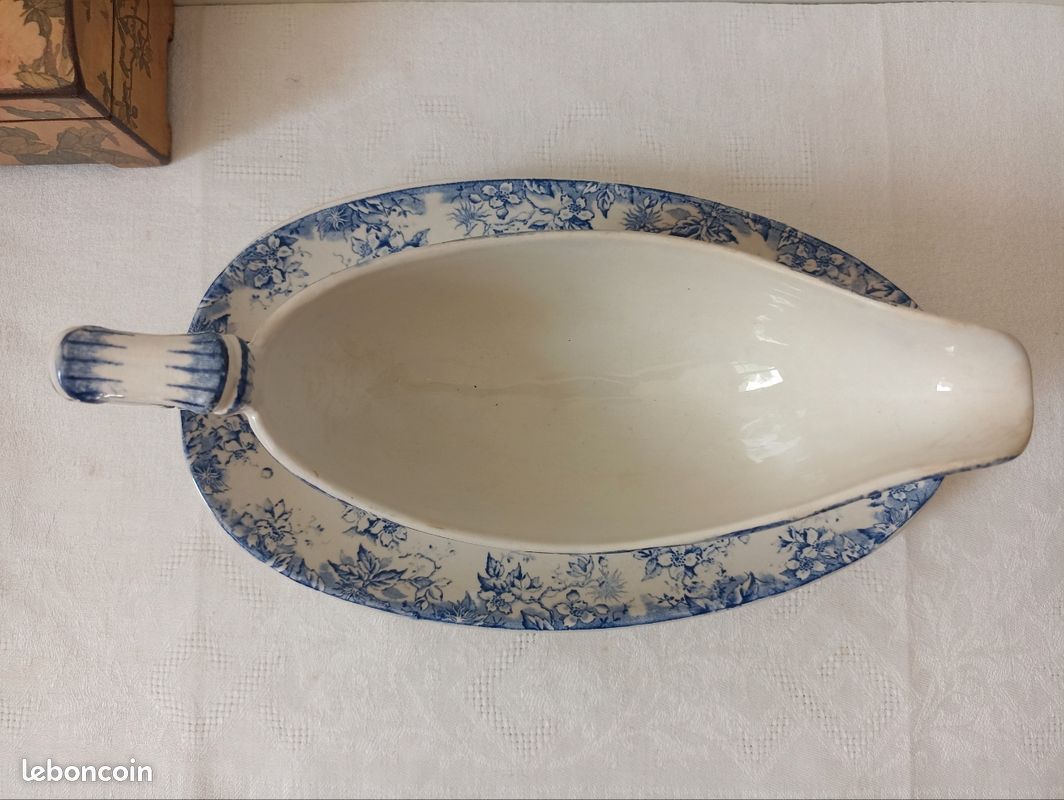 Saucière Ancienne En Faïence Blanche à Feuillage - Sarreguemines - Très Bon état