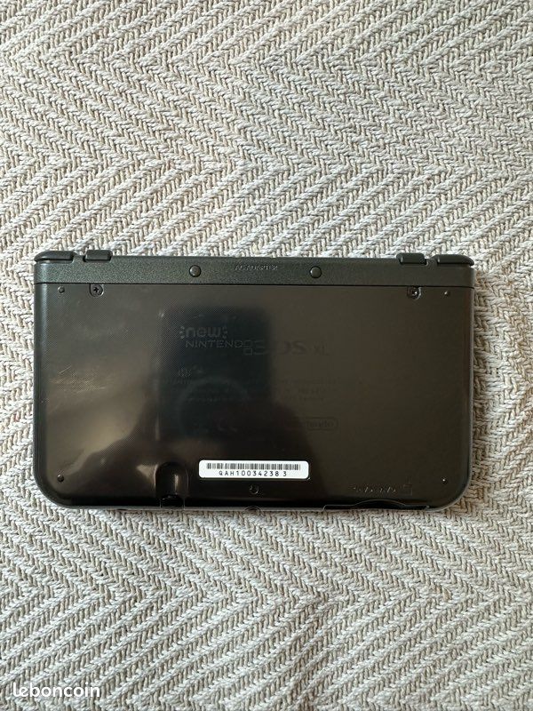New Nintendo 3DS XL noire - Écran haut IPS (image 3)