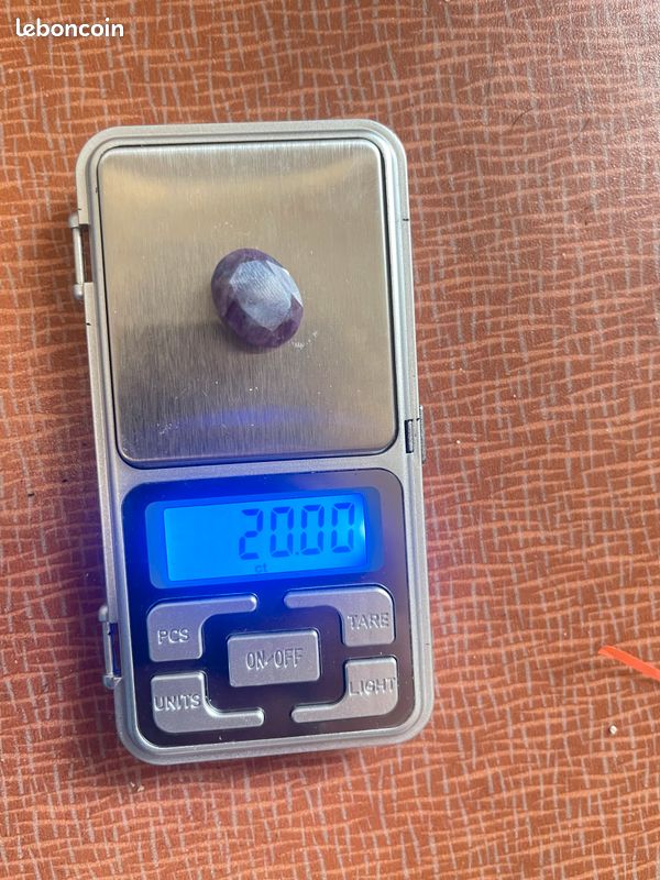 Très belle naturelle, non chauffée et sans traitement à l'huile. 20 carats au total de 1 saphir de couleur violette (image 3)