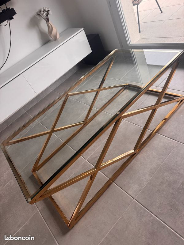 Table basse dorée (image 1)